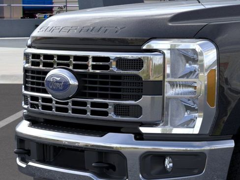 New 2026 Ford F350 XLT w/ FX4 Off-Road Package image 17