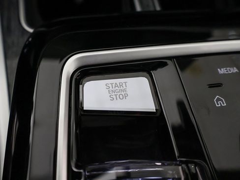 Used 2023 BMW 760i xDrive w/ Parking Assistance Package image 47