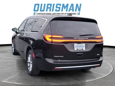 New 2027 Chrysler Pacifica Select AWD/4WD image 4
