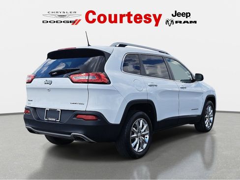 Used 2017 Jeep Cherokee Limited AWD/4WD image 4