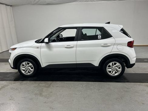 Used 2021 Hyundai Venue SE FWD image 6