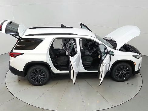 Used 2023 Chevrolet Traverse RS FWD image 43