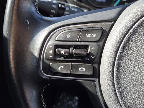 Certified 2022 Kia Niro EX image 24