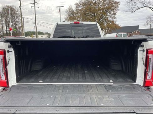 Certified 2025 Ford F350 Platinum w/ FX4 Off-Road Package image 9