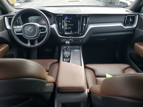 Used 2019 Volvo XC60 T5 Momentum w/ Multimedia Package image 16