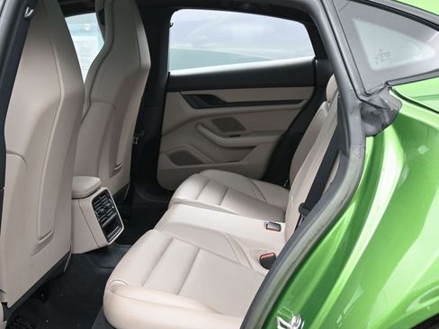 Used 2023 Porsche Taycan image 31