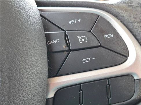 Used 2019 Jeep Renegade Trailhawk AWD/4WD image 13