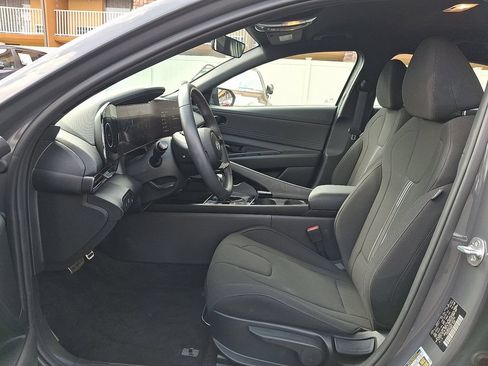 Used 2025 Hyundai Elantra SEL FWD image 14