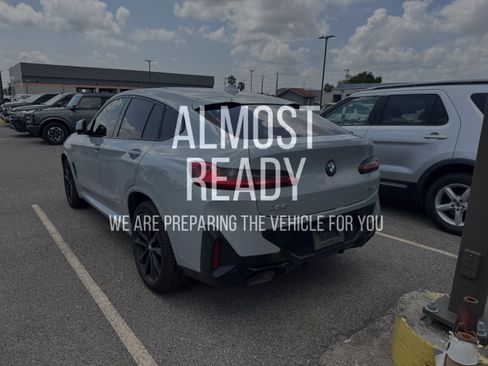 Used 2025 BMW X4 xDrive30i w/ Premium Package AWD/4WD image 3