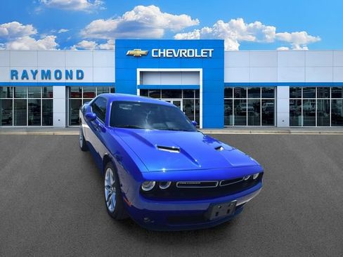 Used 2022 Dodge Challenger SXT w/ Plus Package AWD/4WD image 9