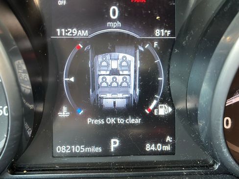 Used 2018 Land Rover Discovery Sport SE image 8