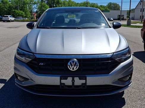 Used 2019 Volkswagen Jetta R-Line w/ R-Line Cold Weather Package FWD image 2