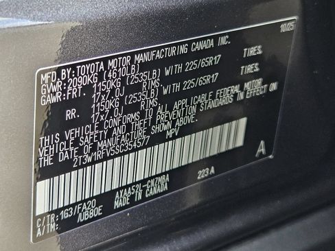 Used 2025 Toyota RAV4 XLE FWD image 32