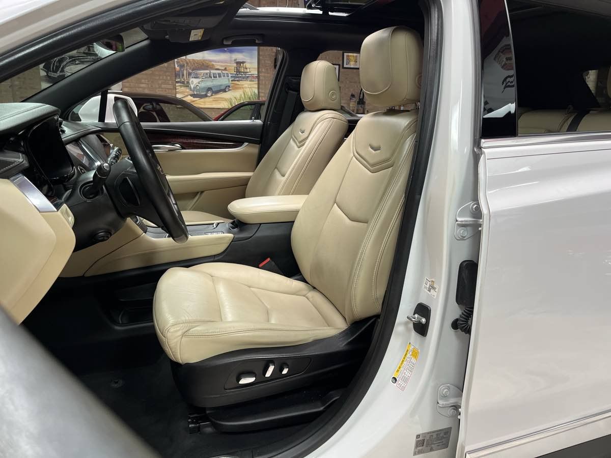 Used 2018 Cadillac XT5 Premium Luxury w/ LPO, Wheel Lock Package AWD/4WD image 23
