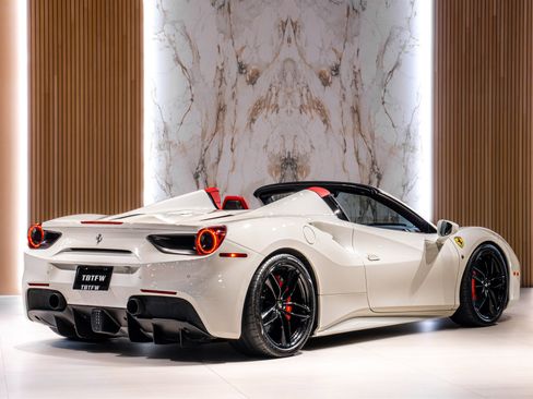 Used 2019 Ferrari 488 Spider RWD image 2