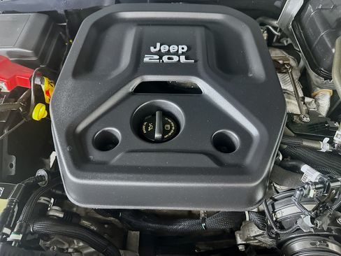Used 2023 Jeep Wrangler Unlimited Sahara w/ Cold Weather Group AWD/4WD image 31