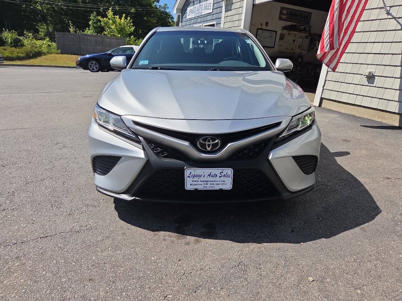 Used 2020 Toyota Camry SE FWD image 3