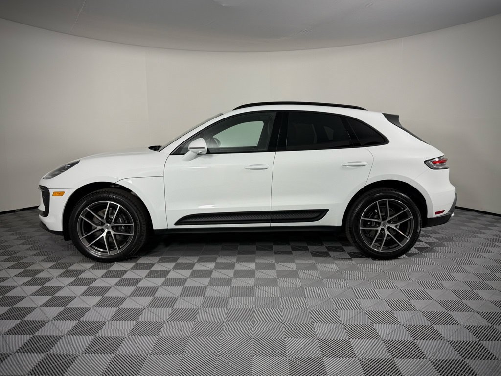 Used 2026 Porsche Macan AWD/4WD image 2