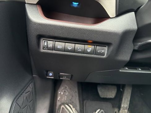 Used 2022 Toyota RAV4 Limited image 22