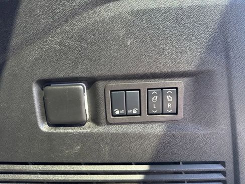 Used 2024 Chevrolet Tahoe Premier AWD/4WD image 32