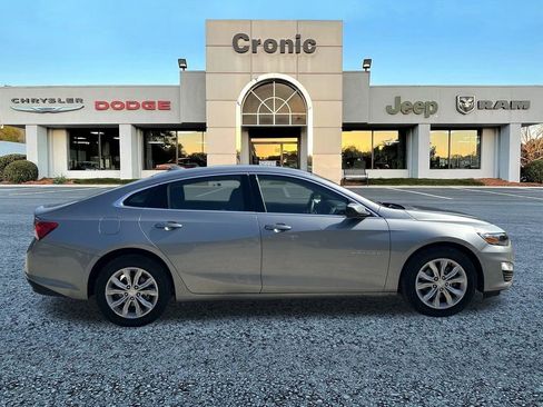 Used 2025 Chevrolet Malibu LT image 2