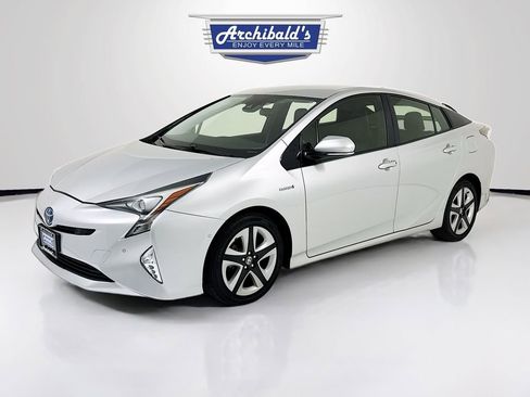 Used 2017 Toyota Prius Three Touring image 3
