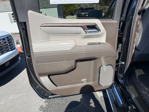 New 2026 GMC Sierra 1500 SLT image 17