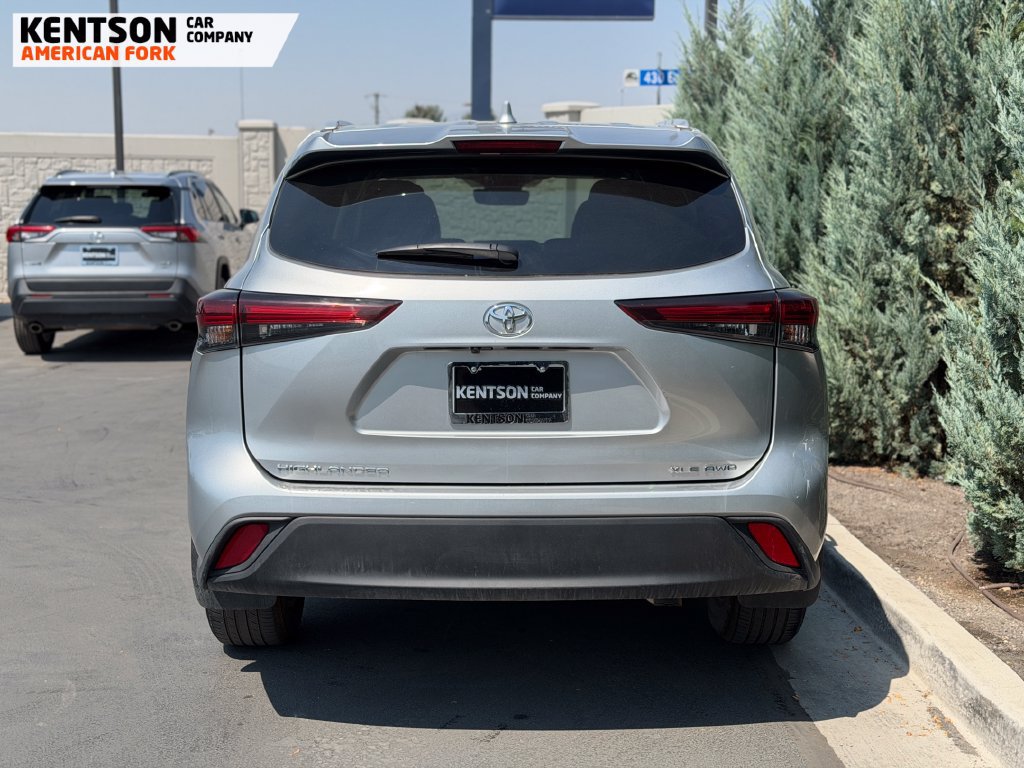 Used 2025 Toyota Highlander XLE AWD/4WD image 6