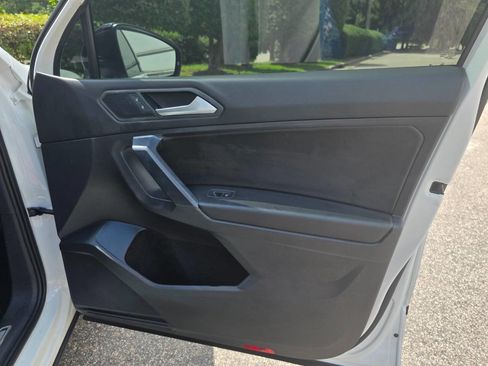 Used 2021 Volkswagen Tiguan SE R-Line image 33