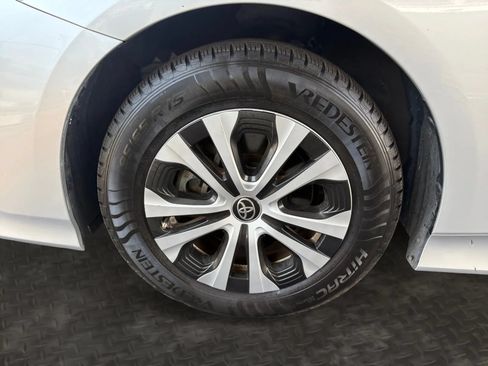Used 2022 Toyota Prius Prime XLE FWD image 33
