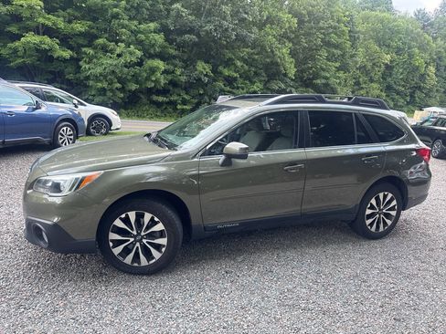 Used 2017 Subaru Outback 2.5i Limited AWD/4WD image 2
