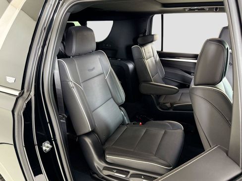 Used 2025 Cadillac Escalade ESV Premium Luxury AWD/4WD image 28