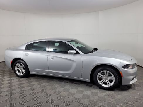 Used 2022 Dodge Charger SXT RWD image 11