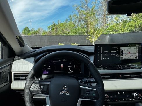 New 2025 Mitsubishi Outlander AWD image 29