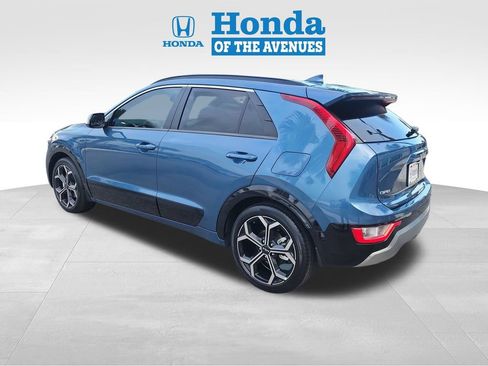 Used 2023 Kia Niro EX Touring FWD image 3