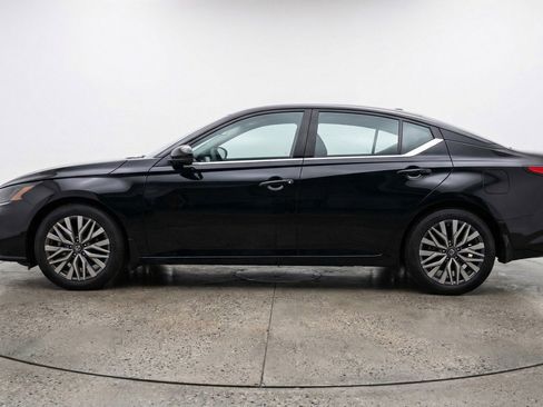 Used 2025 Nissan Altima 2.5 SV image 4