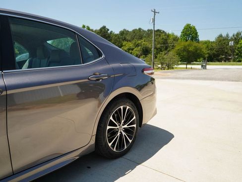 Used 2019 Toyota Camry SE FWD image 22