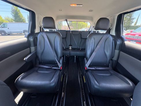 Used 2026 Kia Carnival FWD image 41