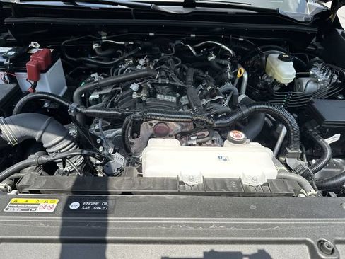 Certified 2025 Toyota 4Runner SR5 AWD/4WD image 18