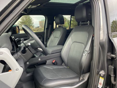 Used 2023 Land Rover Defender 130 X-Dynamic SE image 7