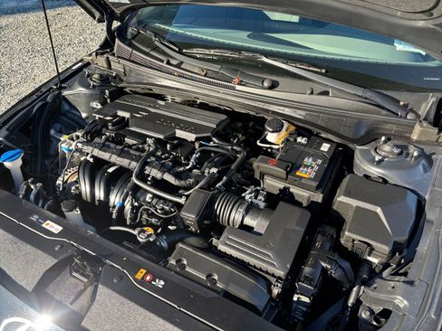 Used 2025 Hyundai Elantra SEL image 28