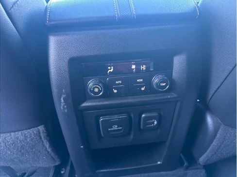 Used 2020 Chevrolet Traverse Premier w/ Redline Edition image 11