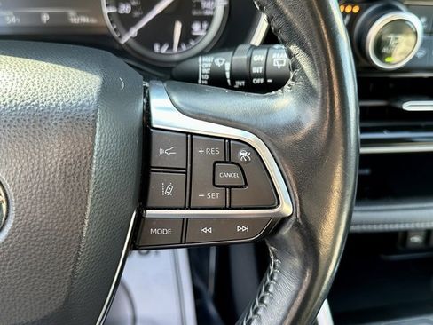 Used 2021 Toyota Highlander XLE image 36