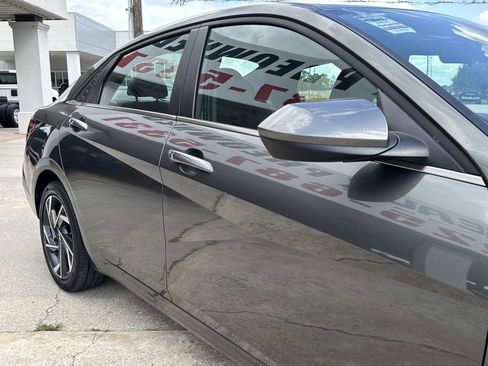 Used 2025 Hyundai Elantra SEL image 16