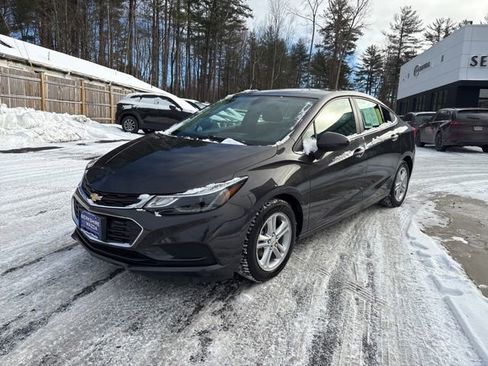 Used 2017 Chevrolet Cruze LT w/ Convenience Package image 3