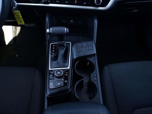 Used 2025 Kia Sportage LX image 20