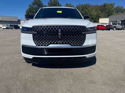 New 2025 Lincoln Navigator Reserve image 2