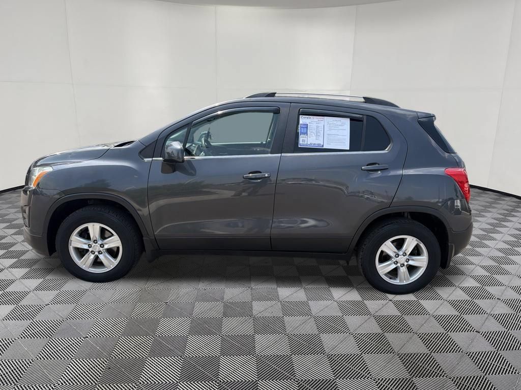 Used 2016 Chevrolet Trax LT w/ LT Sun and Sound Package AWD/4WD image 4
