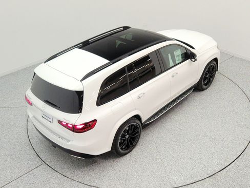 New 2026 Mercedes-Benz GLS 580 4MATIC image 29