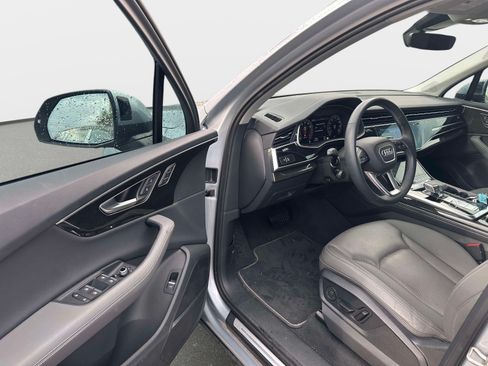 Used 2025 Audi Q7 3.0T Premium Plus w/ Premium Plus Package AWD/4WD image 11